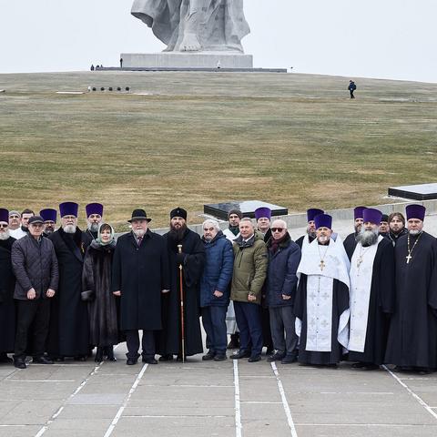 ГОРОД-ГЕРОЙ ВОЛГОГРАД ДОСТОЙНО ОТМЕТИЛ 125-ЛЕТИЕ СО ДНЯ РОЖДЕНИЯ ЛЕГЕНДАРНОГО ВОЕННАЧАЛЬНИКА ВАСИЛИЯ ЧУЙКОВА, КОМАНДУЮЩЕГО В СТАЛИНГРАДЕ 62-Й АРМИЕЙ